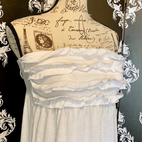 ๐ Super Cute White Ruffle Swimsuit Cover Up! - Picture 3 of 5